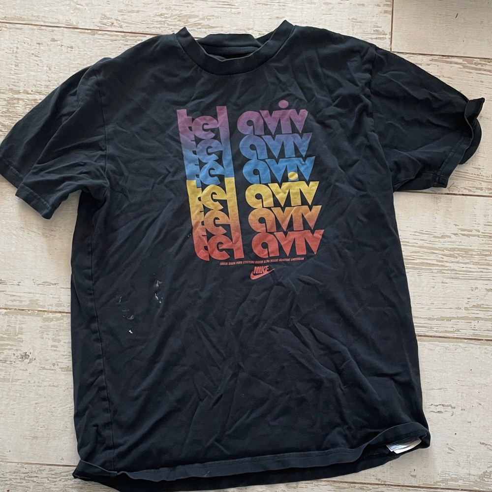 Nike Men's Black Tee with size men’s medium